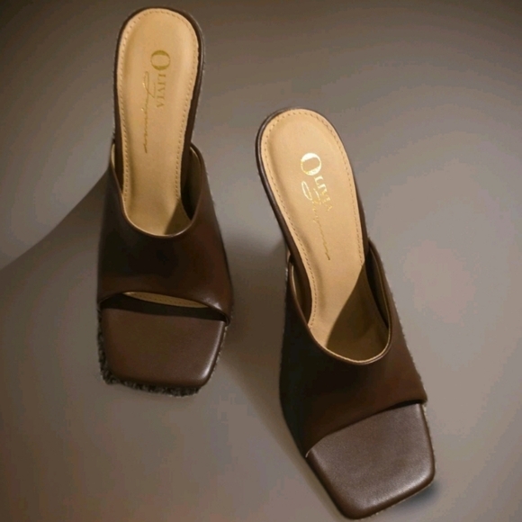 Oliva Ferguson Shoes - NWOT Oliva Ferguson Brown  Square  Toe Sandals Sz 7